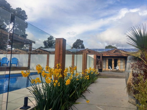 The Happy Wanderer Motel - Sunshine Coast Tourism 0