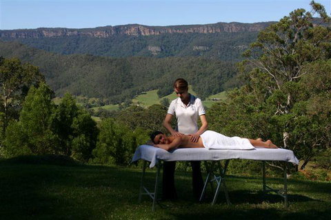 The Heavens Mountain Escape - Sunshine Coast Tourism 0