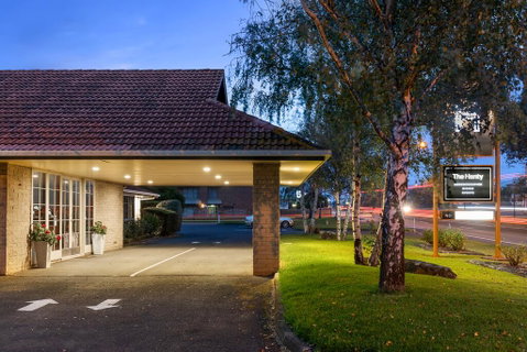The Henty - Holiday Sunshine Coast 1