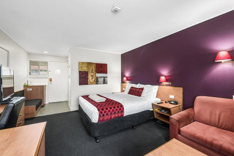 The Henty - Holiday Sunshine Coast 3