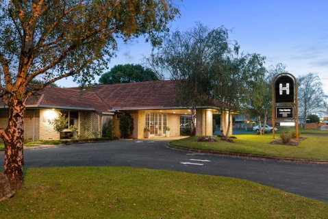 The Henty - Holiday Sunshine Coast 0