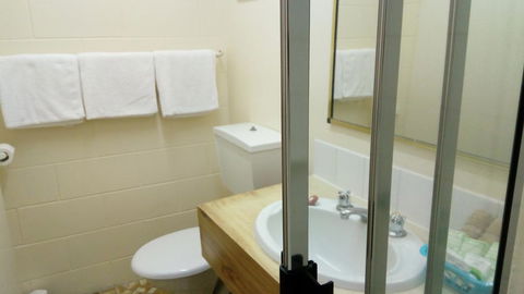 The Islands Inn Motel - Sunshine Coast Tourism 2