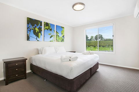 The Lake House @ 201 - Holiday Sunshine Coast 2