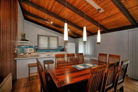 The Lakefront 69 Townsend Street - Sunshine Coast Tourism 0