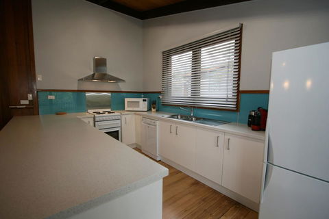 The Lakefront 69 Townsend Street - Sunshine Coast Tourism 2