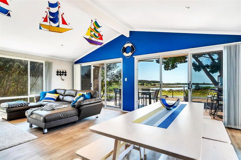 The Lakehouse - Sunshine Coast Tourism 0