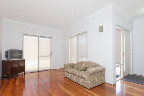 The Lane, Doubleview - Sunshine Coast Tourism 1