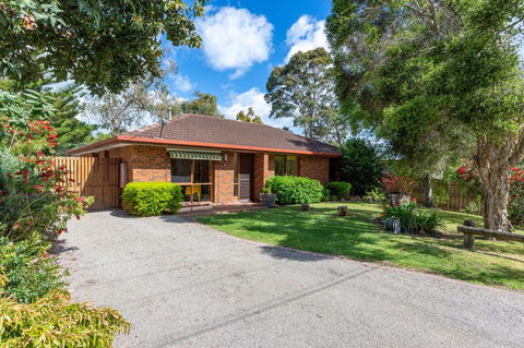 The Leisure House - Holiday Sunshine Coast 0