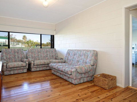 The Lobster Pot - Great Outdoor Eating Area - Sunshine Coast Tourism 3