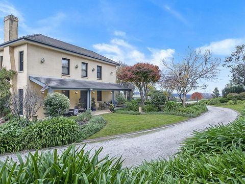 The Lodge @ Linden Hall - Holiday Sunshine Coast 1