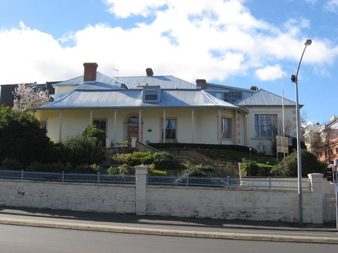 The Lodge On Elizabeth Boutique Hotel - Holiday Sunshine Coast 1