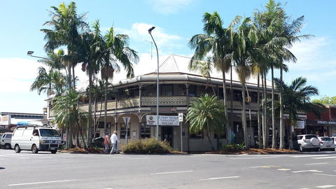 The Middle Pub - Sunshine Coast Tourism 0