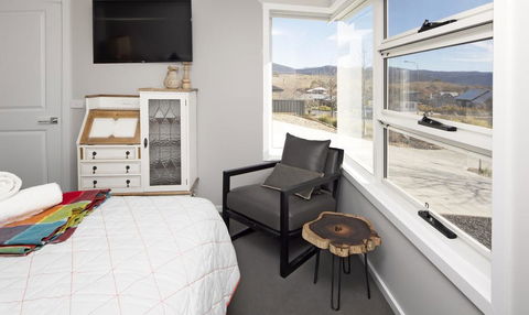 The Mountain House - Sunshine Coast Tourism 3