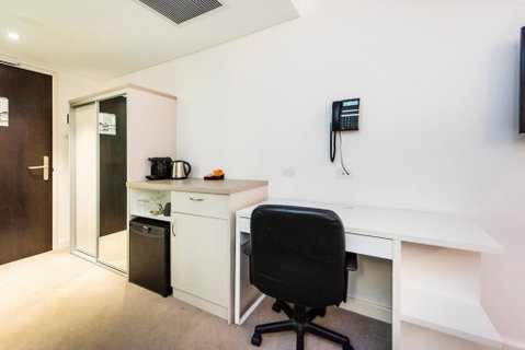 The Nest - Bright Space On Newcastle St With Roof Terrace - Holiday Sunshine Coast 1