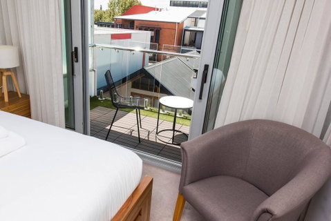 The Nest - Modern Room In Northbridge With Roof Terrace - Holiday Sunshine Coast 1