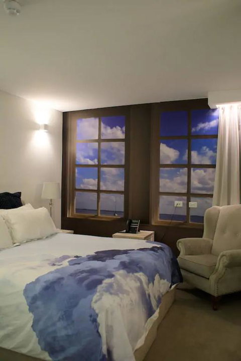 The Nest - Quirky Queen Sized Space With Roof Terrace - Holiday Sunshine Coast 3