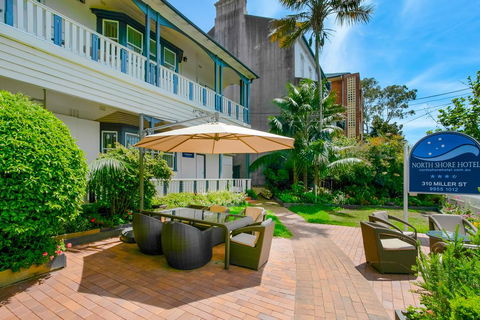 The North Shore Hotel - Holiday Sunshine Coast 1
