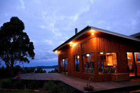 The O Retreat - Holiday Sunshine Coast 0