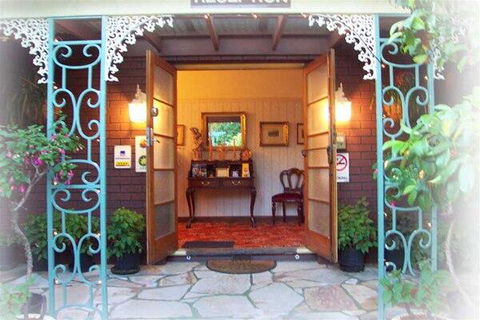 The Oast Inn Formaly Rosies Inn - Holiday Sunshine Coast 0