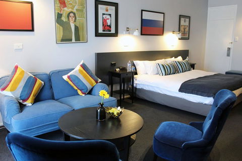 The Oriana, Orange - Holiday Sunshine Coast 1