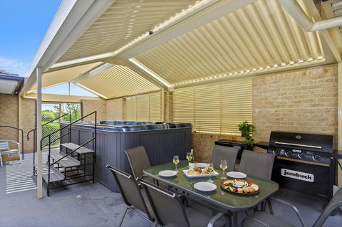 The Orient - Family & Pet Friendly - Huge Spa - Sunshine Coast Tourism 0