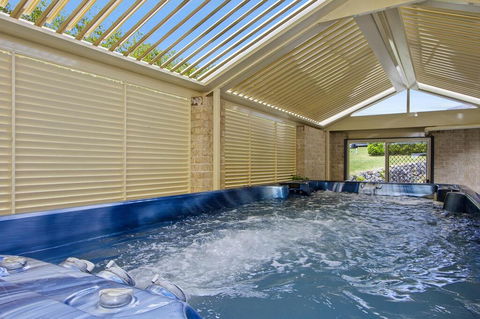 The Orient - Family & Pet Friendly - Huge Spa - Sunshine Coast Tourism 1