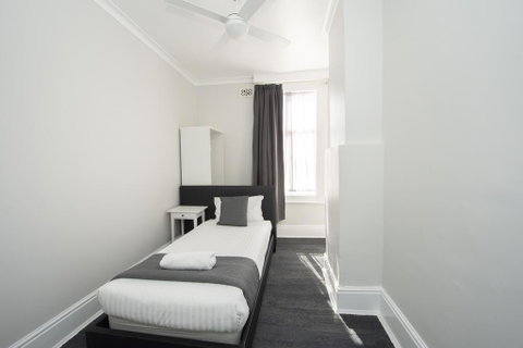 The Parade Hotel - Sunshine Coast Tourism 2