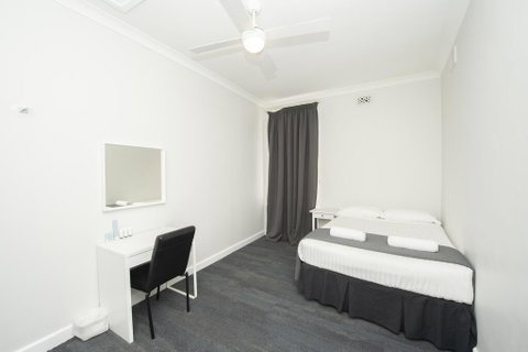 The Parade Hotel - Sunshine Coast Tourism 3