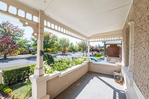 The Pearl On Prince  Stylish Cottage, CBD, Wifi - Holiday Sunshine Coast 3