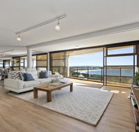 The Penthouse  Point Cartwright - INSTANT HOTEL WINNER 2019 - Sunshine Coast Tourism