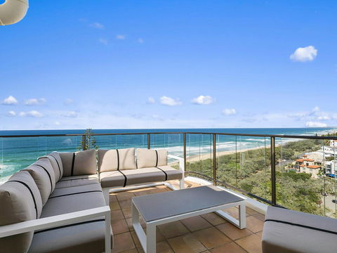 The Penthouse @ Point Cartwright - INSTANT HOTEL WINNER 2019 - Sunshine Coast Tourism 3