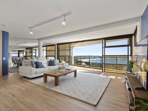 The Penthouse @ Point Cartwright - INSTANT HOTEL WINNER 2019 - Sunshine Coast Tourism 0