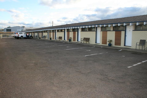 The Plains Motor Inn - Sunshine Coast Tourism 1