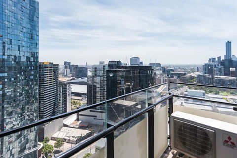 The Platinum Apartment In Melbourne - Holiday Sunshine Coast 2