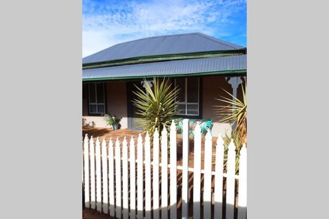 The Pool House - Sunshine Coast Tourism 1