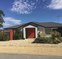 The Red Door - Holiday Sunshine Coast