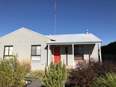 The Red Door - Holiday Sunshine Coast 0