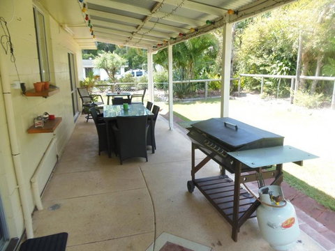 The Red Piranha - Rainbow Beach, Close To Everything, Air Con And Pet Friendly - Sunshine Coast Tourism 3
