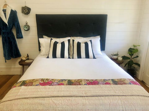 The Residence Stylish Comfort With Fireplace - Holiday Sunshine Coast 1