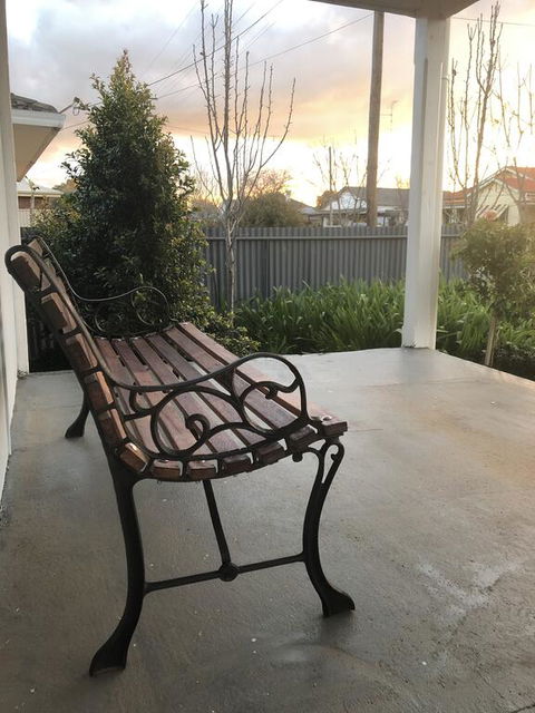 The Rested Guest 3 Bedroom Cottage West Wyalong - Holiday Sunshine Coast 2