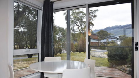 The Retreat - Crackenback Resort - Sunshine Coast Tourism 3