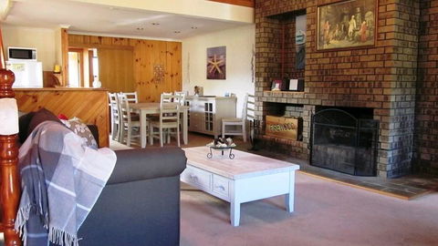 The Retreat On Matthew - Sunshine Coast Tourism 0