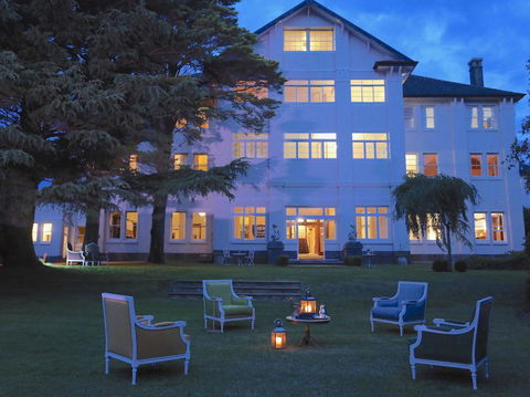 The Robertson Hotel - Holiday Sunshine Coast 0