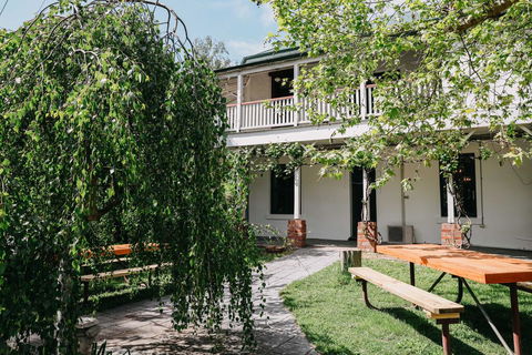 The Robin Hood Inn - Sunshine Coast Tourism 0
