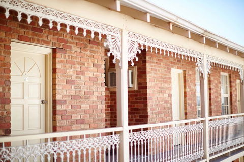 The Rose Hotel & Motel - Sunshine Coast Tourism 0