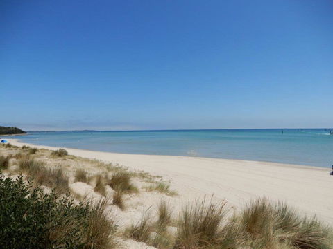 The Rosebud Beach Shack - Holiday Sunshine Coast 0