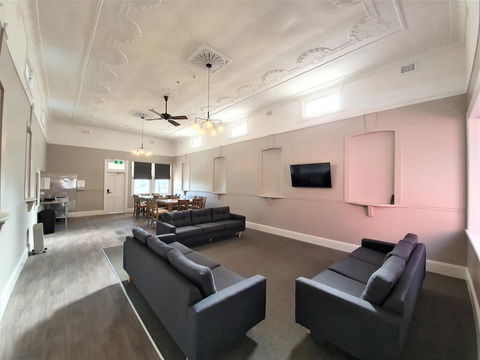 The Royal Hotel - Sunshine Coast Tourism 2