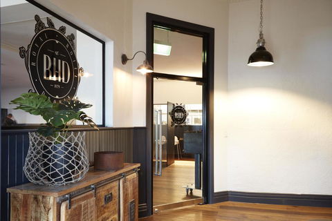 The Royal Hotel, Drouin - Holiday Sunshine Coast 0