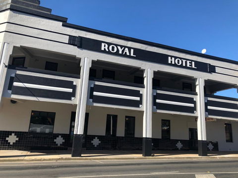 The Royal Hotel, Drouin - Holiday Sunshine Coast 1