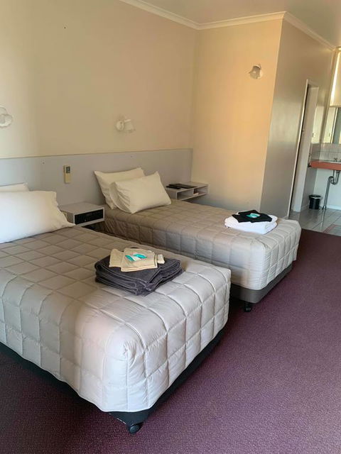 The Royal Motel - Sunshine Coast Tourism 1
